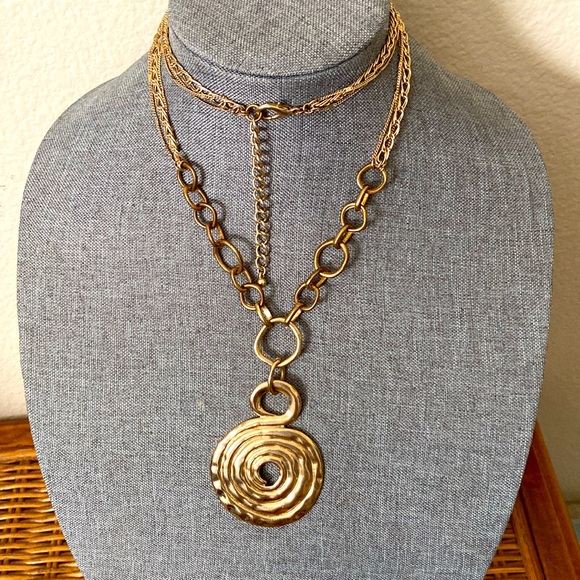 VINTAGE 90s LONG TRIPLE STRAND & TWO TONED METAL MEDALLION PENDANT NECKLACE - Picture 1 of 7